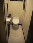 １階トイレは　ﾘｸｼﾙ ｻﾃｨｽと手洗いはｺﾌﾚﾙ ここも自動水栓